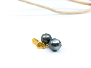 Tahitian pearl stud gold earrings by eve black jewelry made in Hawaii