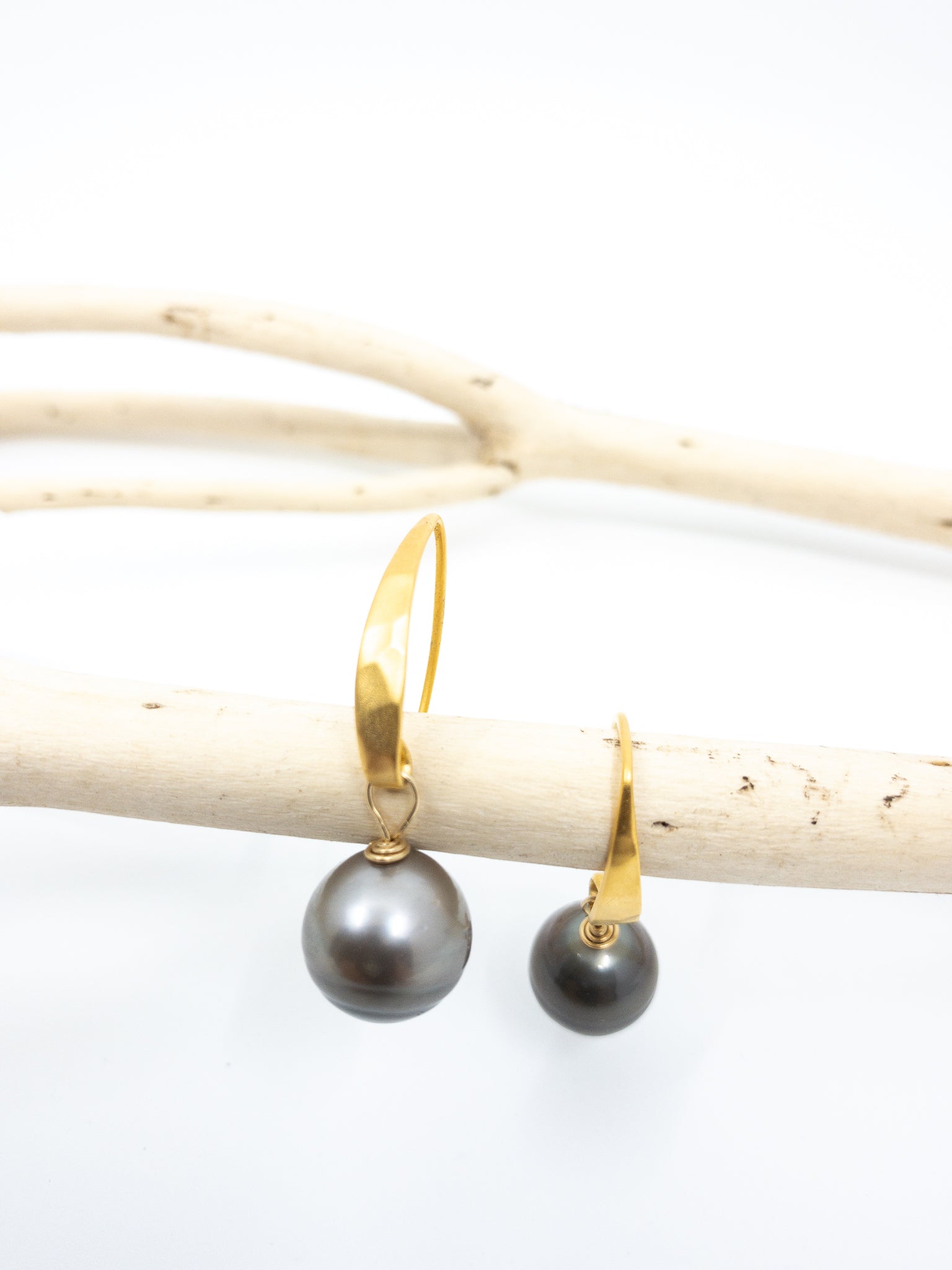 tahitian pearls gold earrings by eve black jewelry hawaii