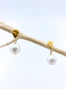 white freshwater pearl gold stud earrings by eve black jewelry made in Hawaii
