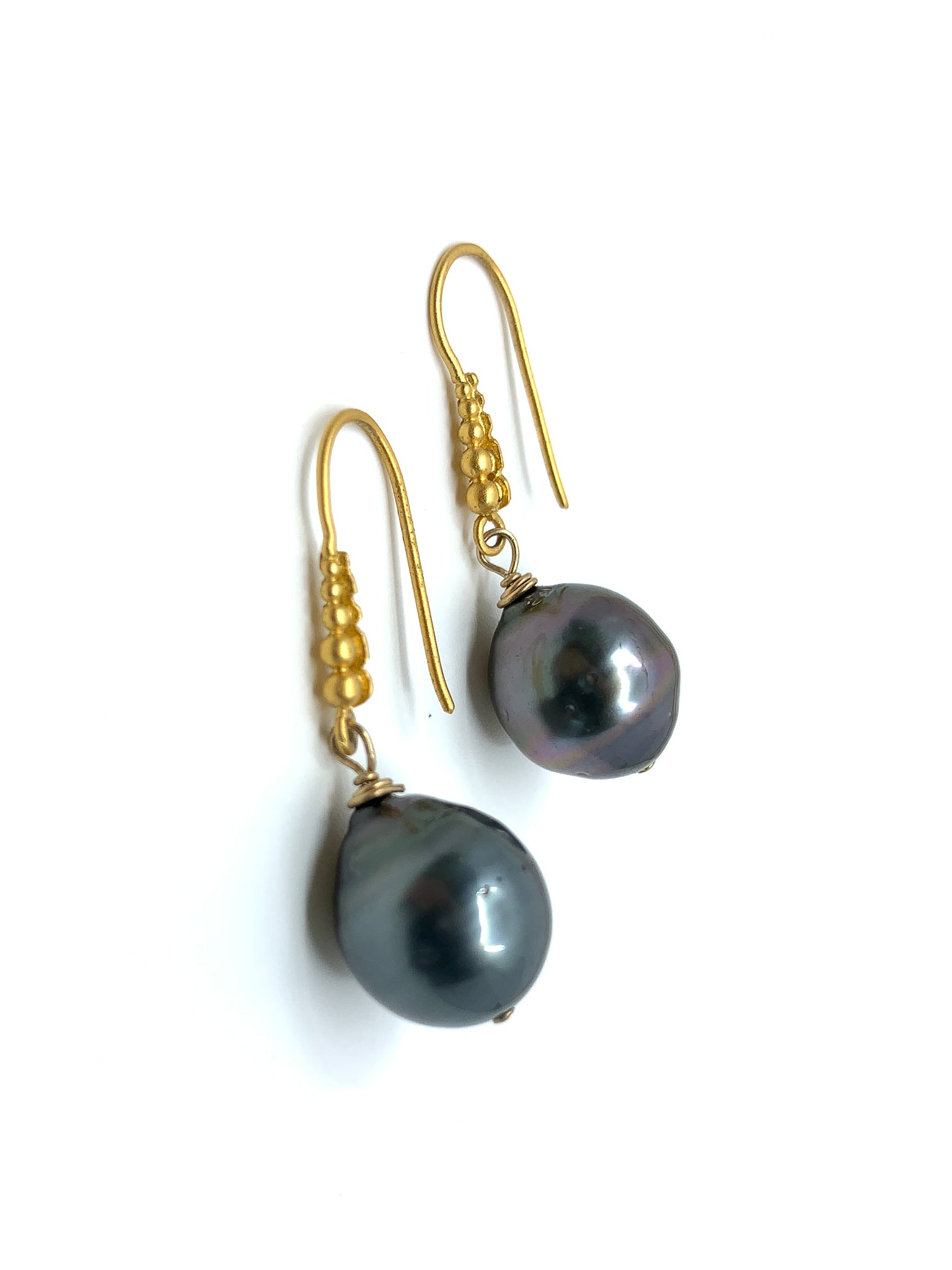 granulated Tahitian pearl gold earrings by eve black jewelry made in Hawaii