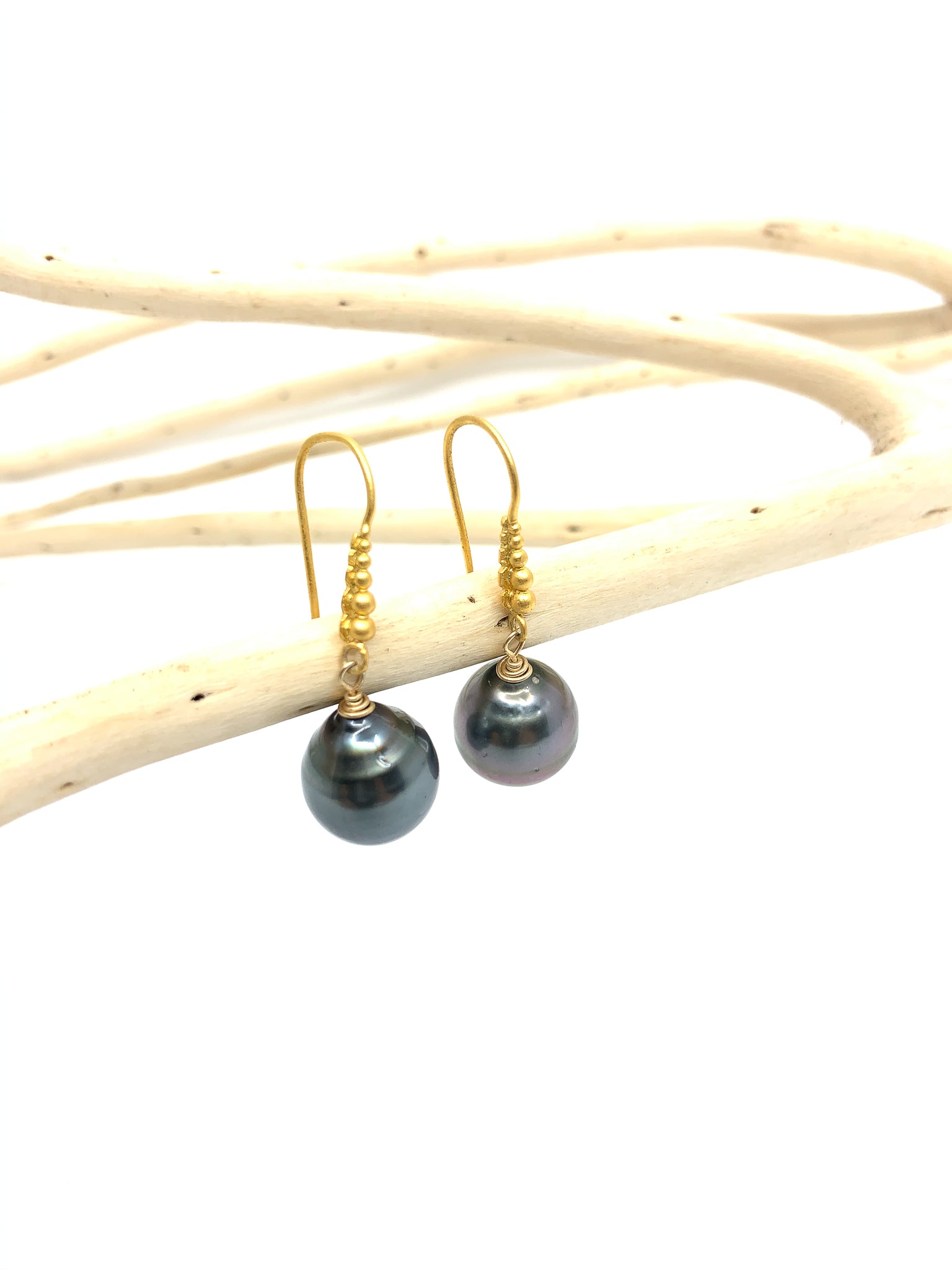 granulated Tahitian pearl gold earrings by eve black jewelry made in Hawaii