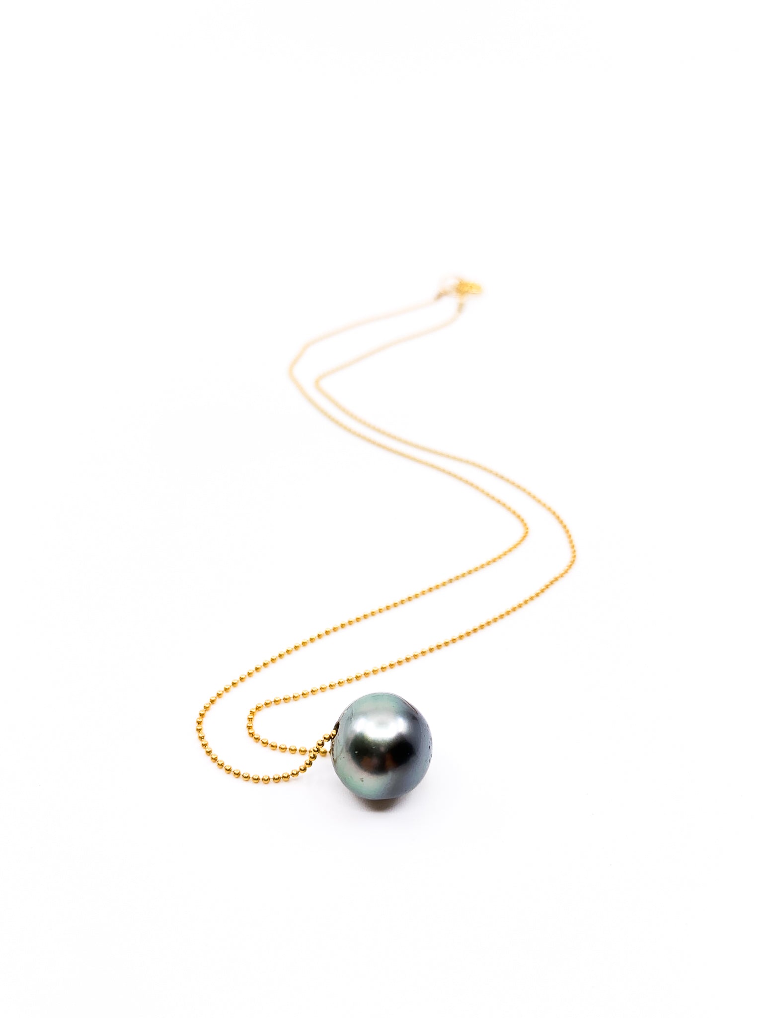 Tahitian pearl with delicate gold chain necklace by eve black jewelry made in Hawaii